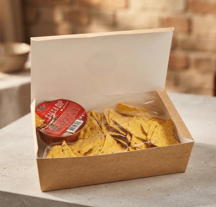 Nachos BOX serowy z Salsą